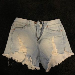 Light wash Kendall & Kylie shorts 5/27